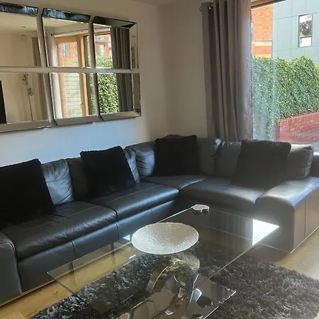 Luxury Modern Town House, Manchester City Centre, Free Secured Parking-3